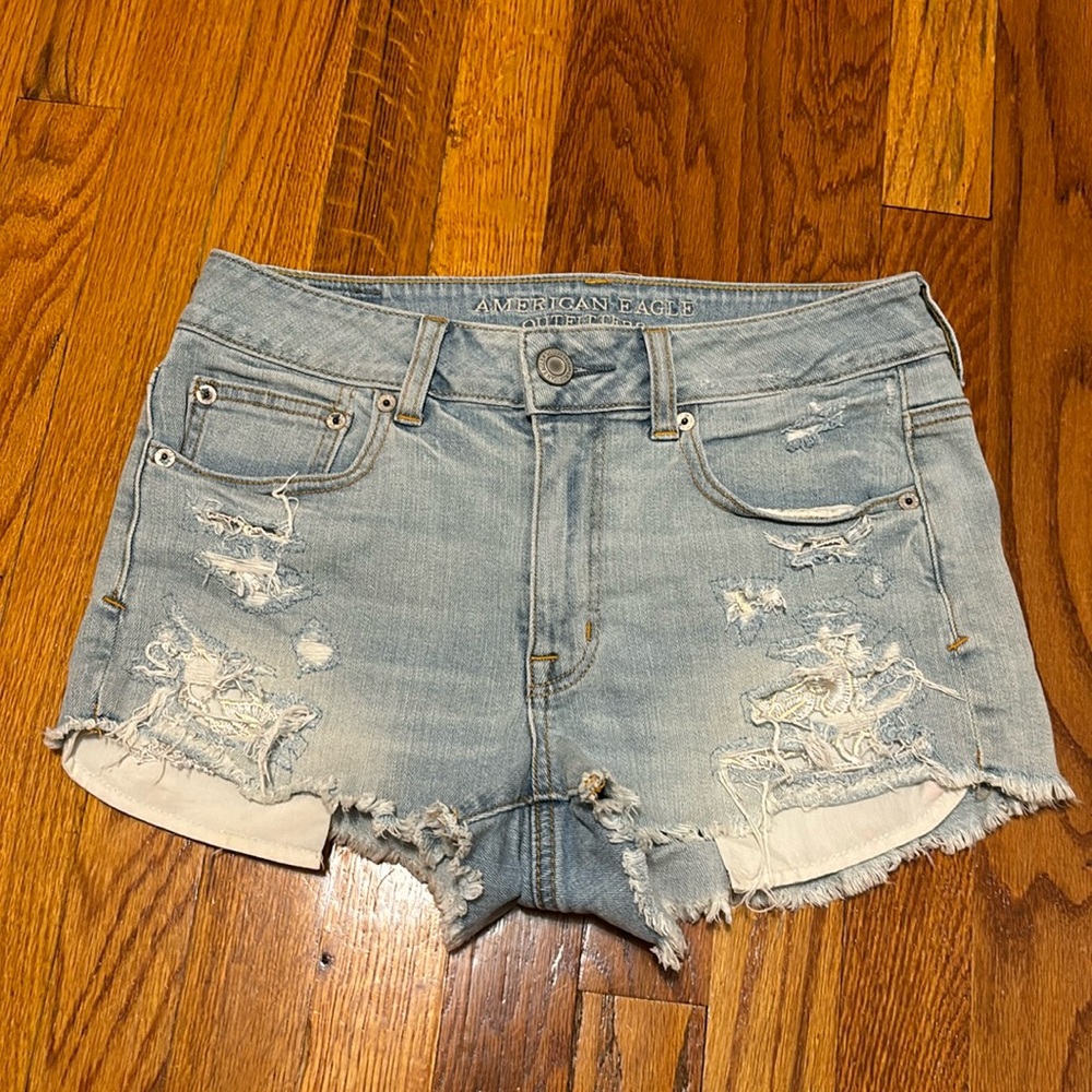 Light Wash American Eagle jean shorts, size 6